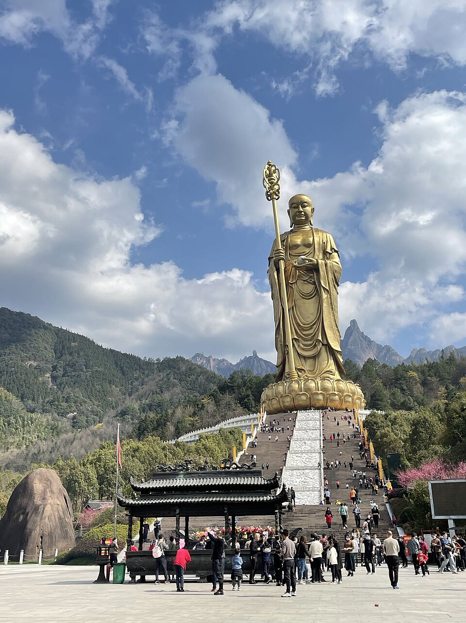 Dayuan-Kulturpark — 99-m-Ksitigarbha-Statue
