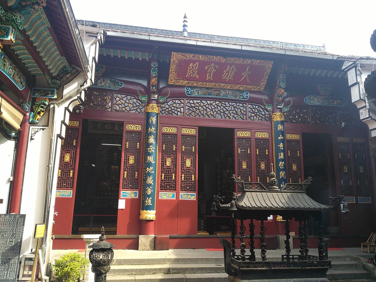 Freilassungsteich des Huacheng-Tempels
