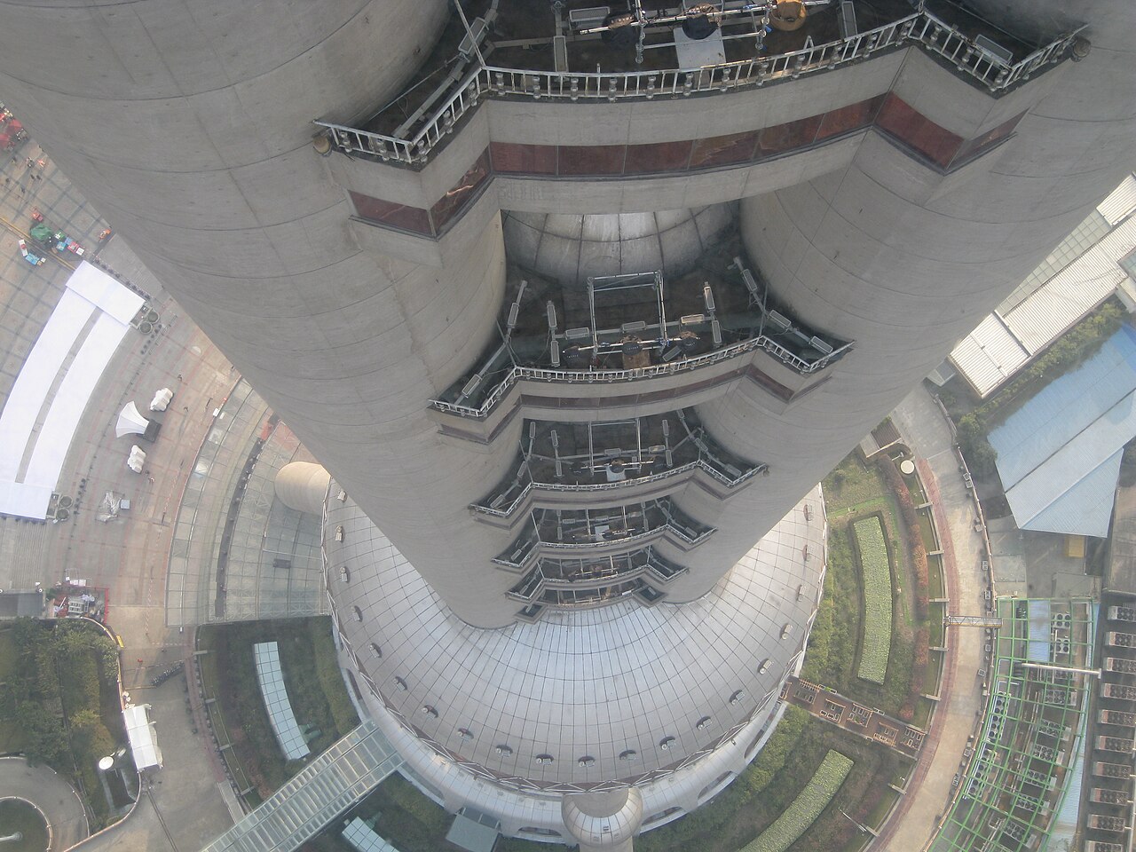 Glasboden-Skywalk auf 259 m